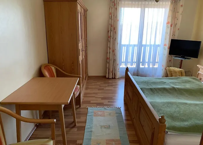 Garni Haus Am Wald 赖弗尼茨